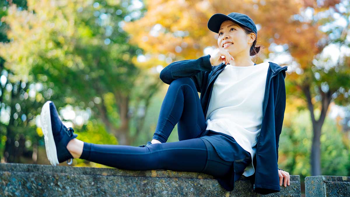 公園で楽しそうな女性